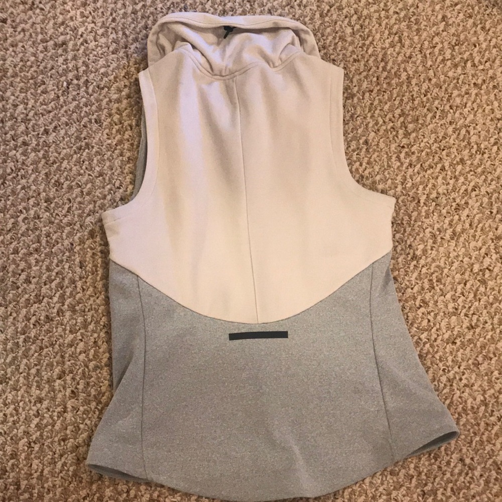 Vest - Picture 3 of 4